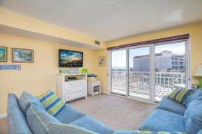 1B/1B condo with Ocean views, Resort style, Free WIFI, Few steps to the Beach!!